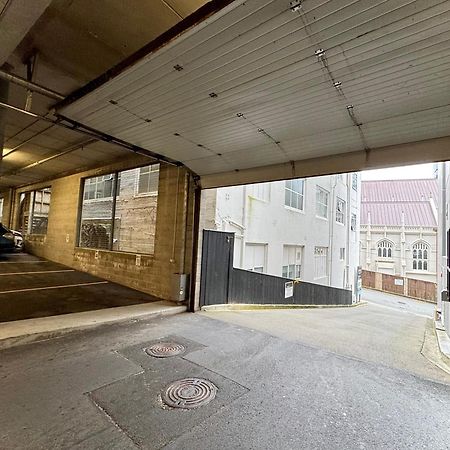 Boulcott Suites Wellington Exterior foto Entrance to the car park