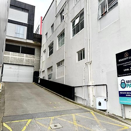 Boulcott Suites Wellington Exterior foto The entrance to the carpark at the rear of the building