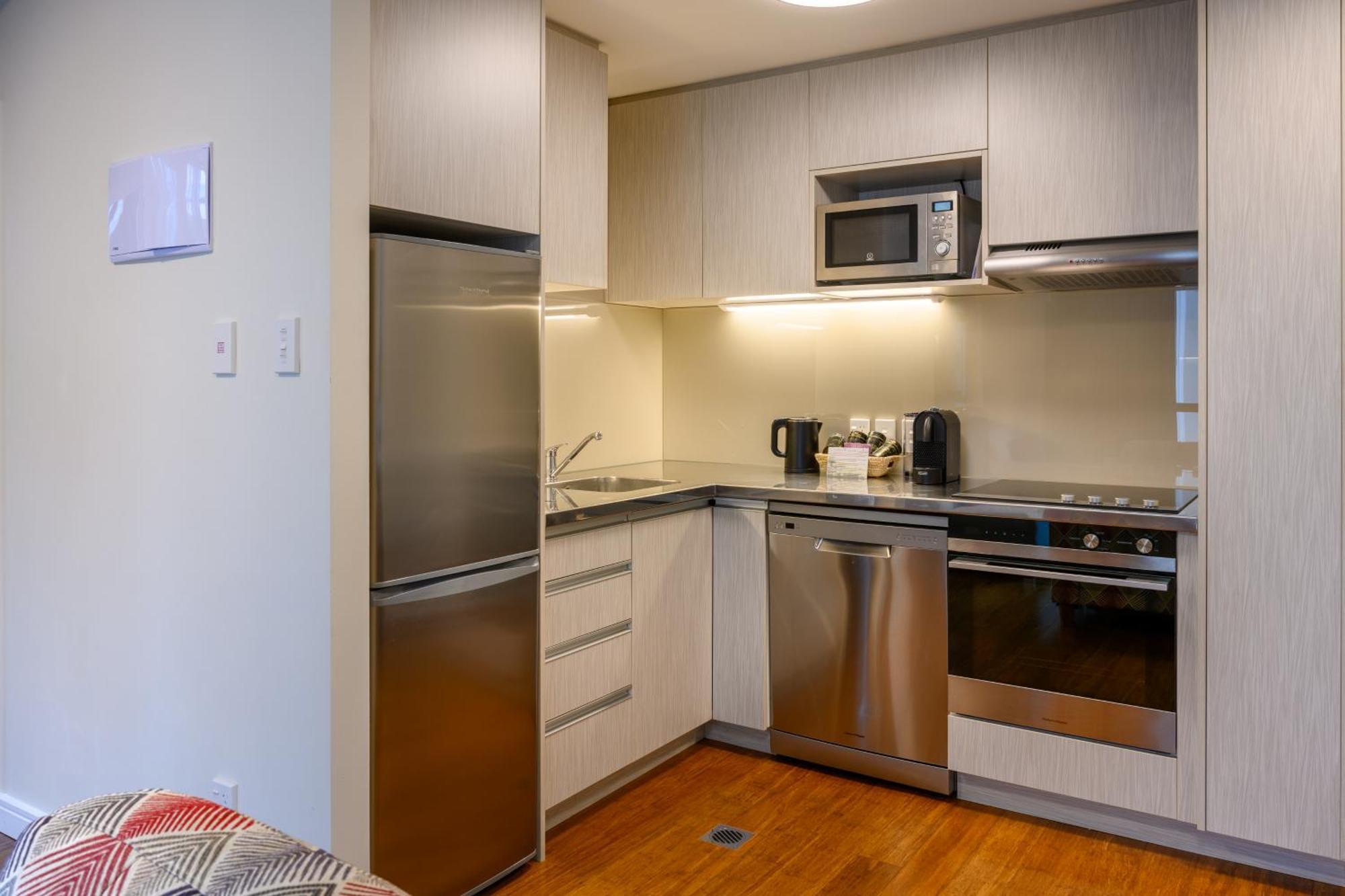 Boulcott Suites Wellington Exterior foto A kitchen in a typical apartment