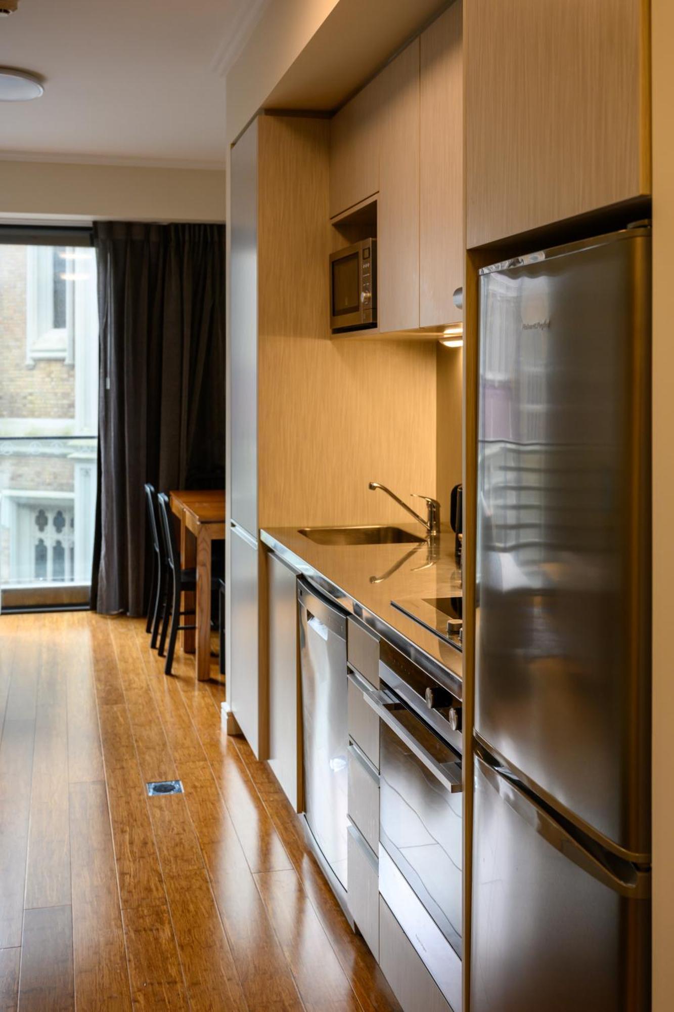 Boulcott Suites Wellington Exterior foto A kitchen in a student apartment