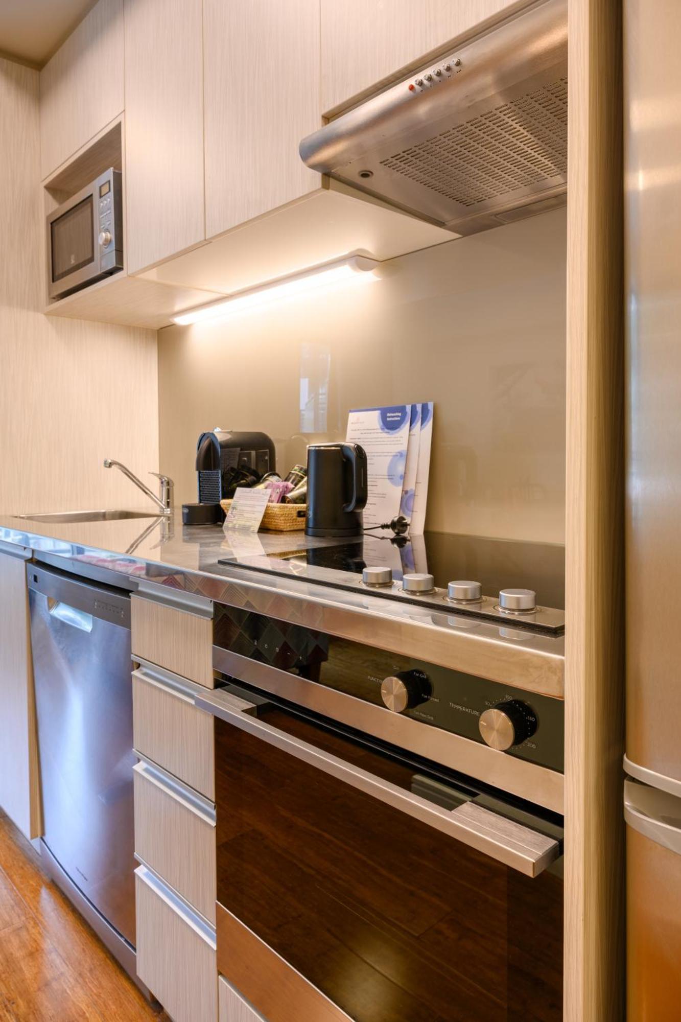 Boulcott Suites Wellington Exterior foto A kitchen in a serviced apartment