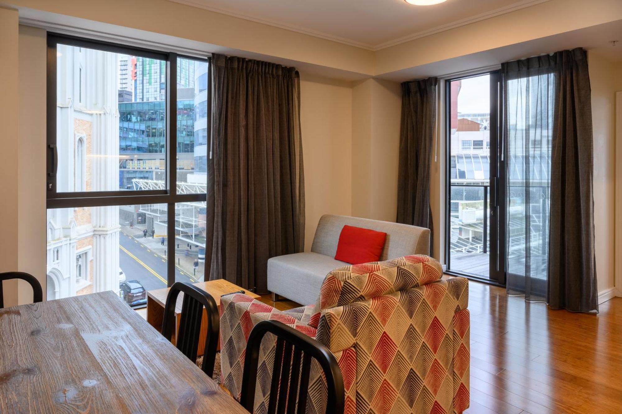 Boulcott Suites Wellington Exterior foto A living room in a serviced apartment in Tokyo, Japan