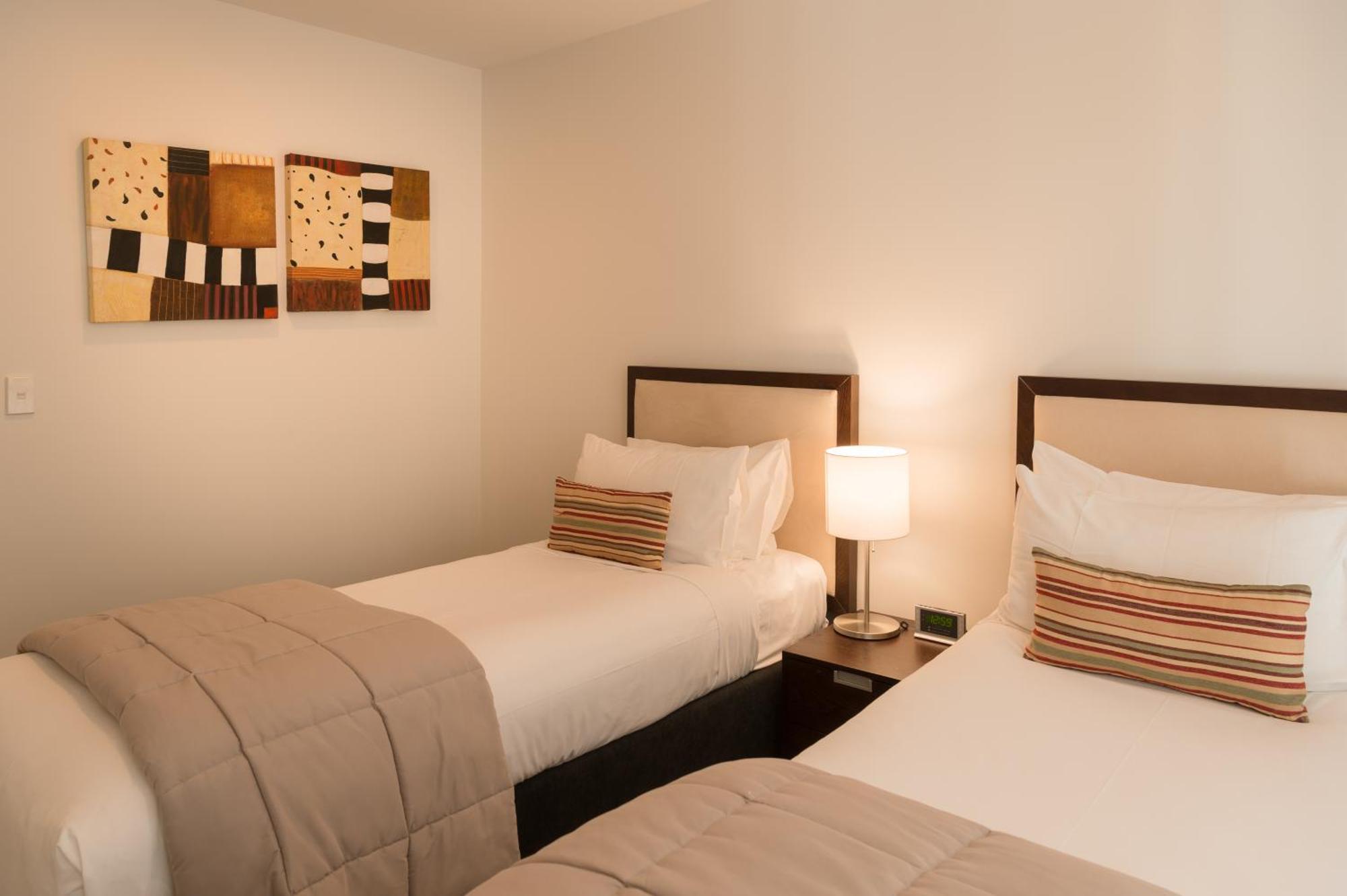 Boulcott Suites Wellington Exterior foto A typical bedroom at the hotel