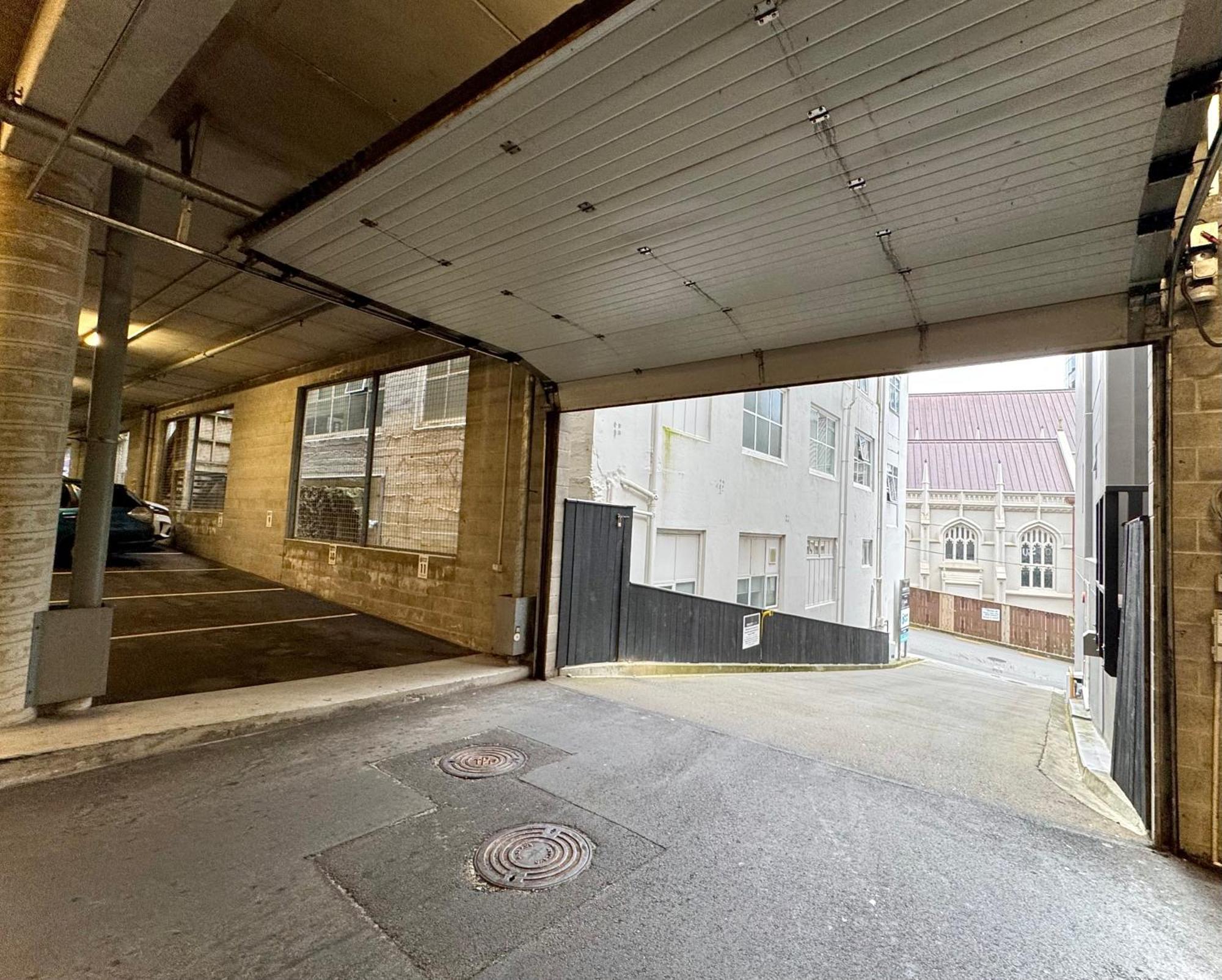 Boulcott Suites Wellington Exterior foto Entrance to the car park
