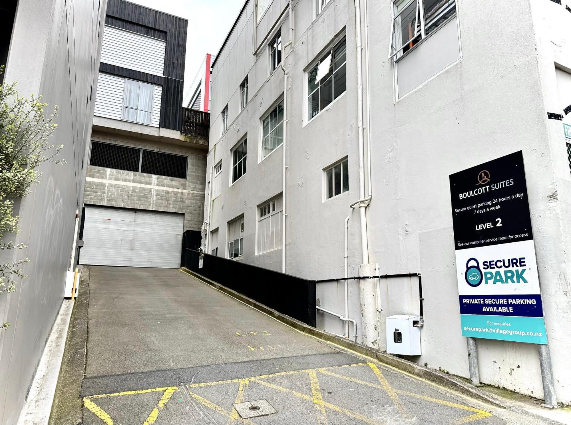 Boulcott Suites Wellington Exterior foto The entrance to the carpark at the rear of the building